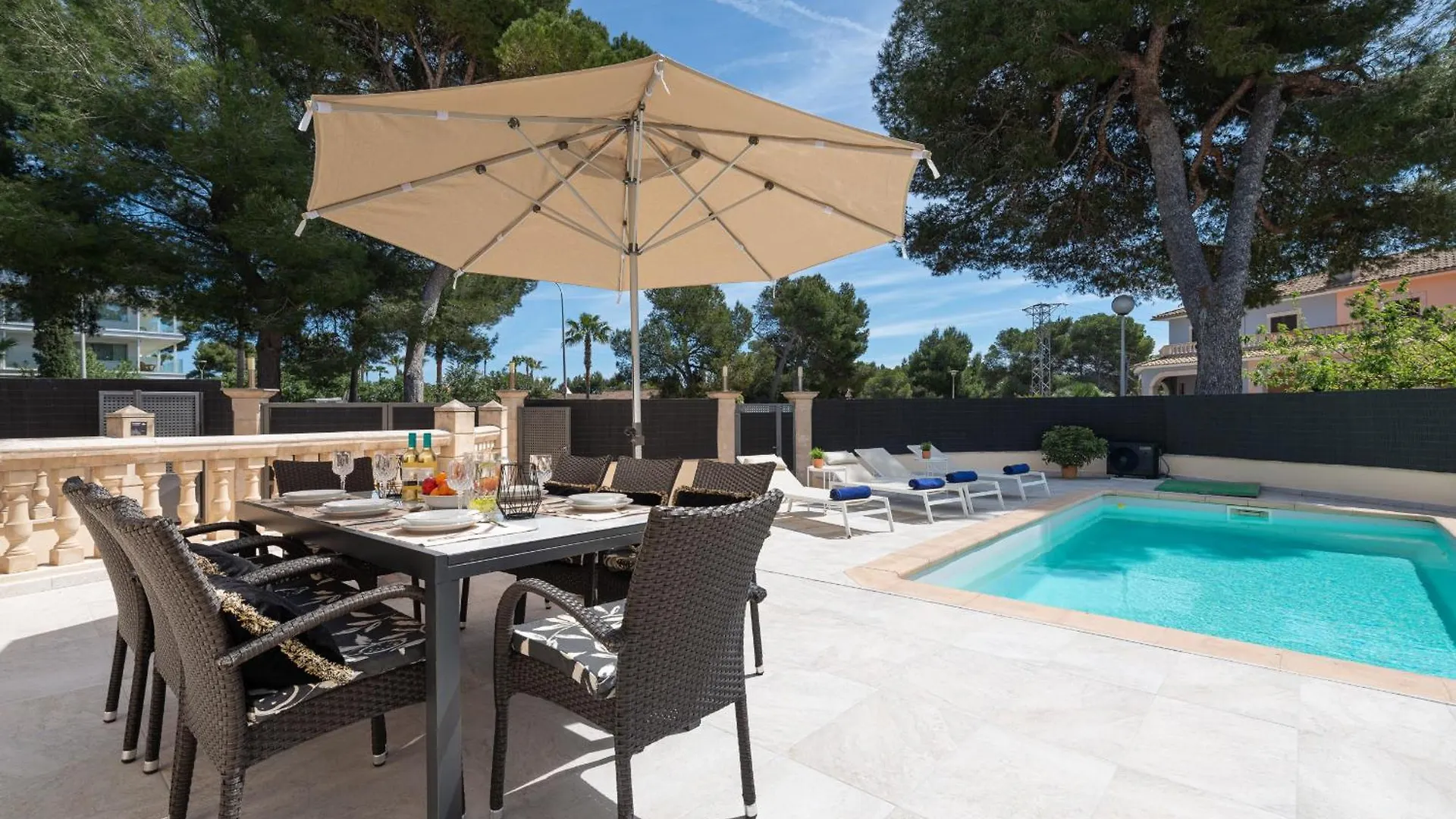 Ideal Property Mallorca - Villa Hilary Muro 0*,