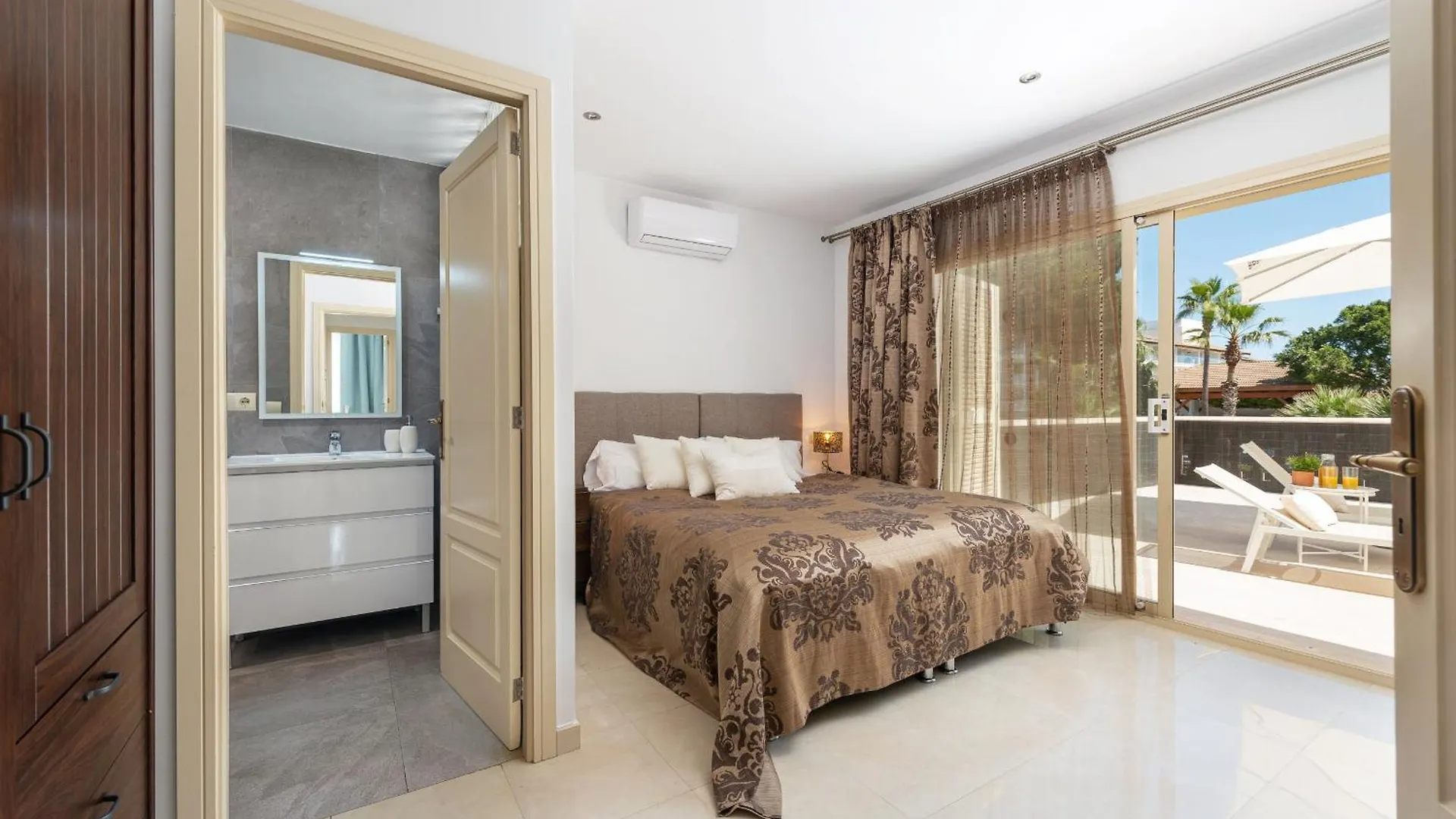 Ideal Property Mallorca - Villa Hilary Muro 0*,