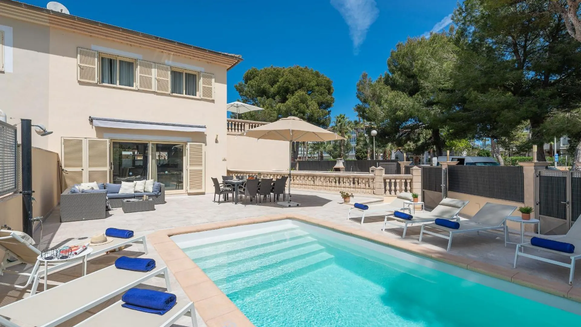 Ideal Property Mallorca - Villa Hilary contacts